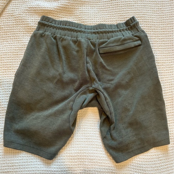 Men’s 9’ size small Alphalete sweat shorts - Picture 3 of 5